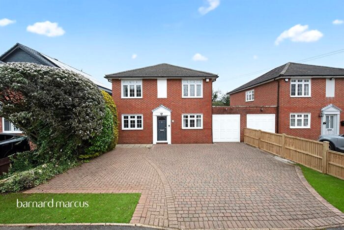 4 Bedroom Detached House For Sale In Golfside Close, New Malden, KT3