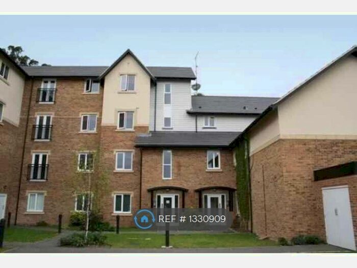2 Bedroom Flat To Rent In High Street, Berkhamsted, HP4