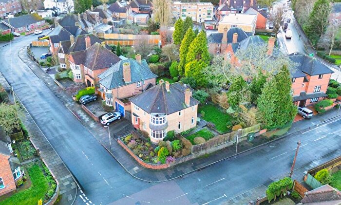 4 Bedroom Detached House For Sale In Elmsleigh Avenue, Stoneygate, Leicester, LE2