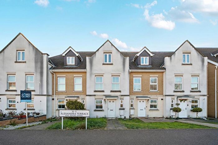 3 Bedroom Town House To Rent In King Edward Avenue Dartford, DA1