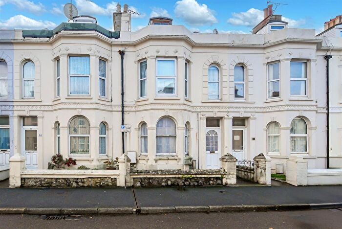 2 Bedroom Flat For Sale In New Road, Littlehampton, BN17