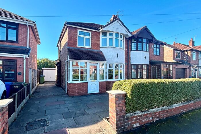 3 Bedroom Semi-detached House For Sale In Cranleigh Drive, Cheadle, Stockport, SK8