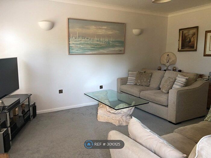 2 Bedroom Flat To Rent In Spencer Court, New Milton, BH25