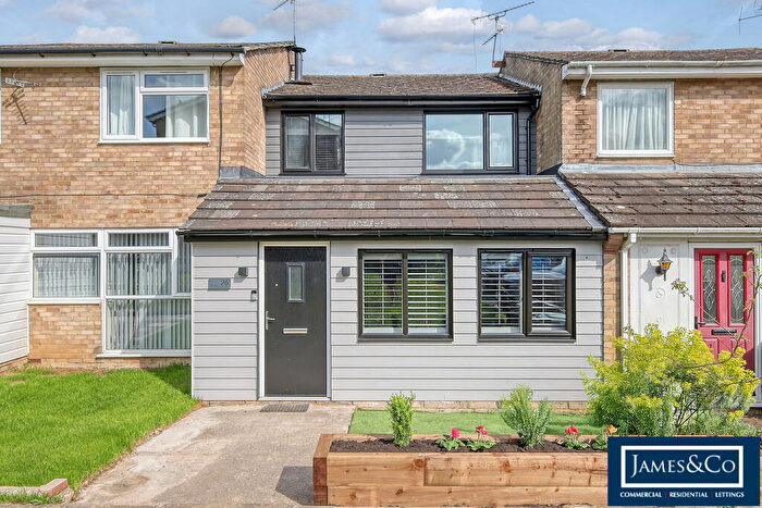 3 Bedroom Terraced House For Sale In Waldgrooms, Dunmow, CM6