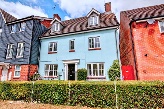 5 Bedroom Detached House For Sale In The Weir, Daventry, NN11