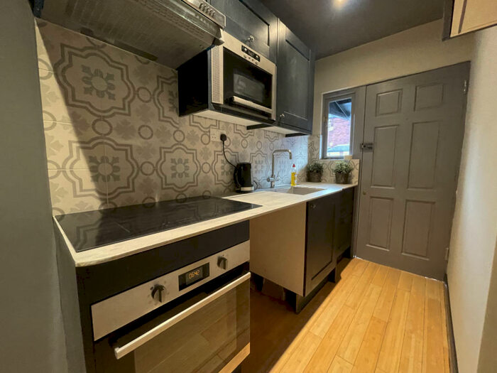 1 Bedroom Apartment To Rent In Seaforth Mount, Leeds, West Yorkshire, LS9