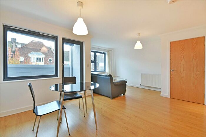 1 Bedroom Flat To Rent In College Road, Kensal Green, NW10