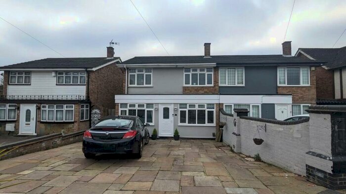 4 Bedroom Semi-Detached House For Sale In Grassmere Road, Hornchurch, RM11
