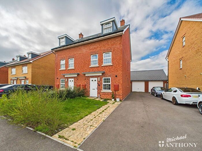 3 Bedroom Semi-Detached House For Sale In Fraserfields Way, Leighton Buzzard, LU7