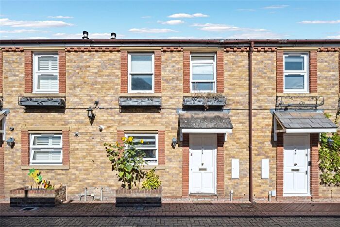 3 Bedroom Terraced House For Sale In Carmichael Mews, London, SW18