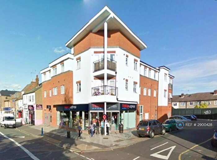 2 Bedroom Flat To Rent In High Street, Waltham Cross, EN8