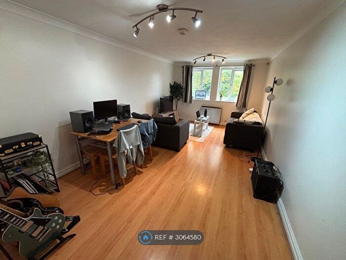 2 Bedroom Flat To Rent In Broomfield Lodge, Leeds, LS6