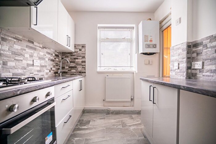 3 Bedroom Terraced House To Rent In Oakview Road, London, SE6