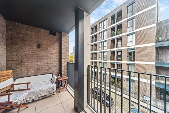 2 Bedroom Flat For Sale In Ravensbury Terrace, London, SW18
