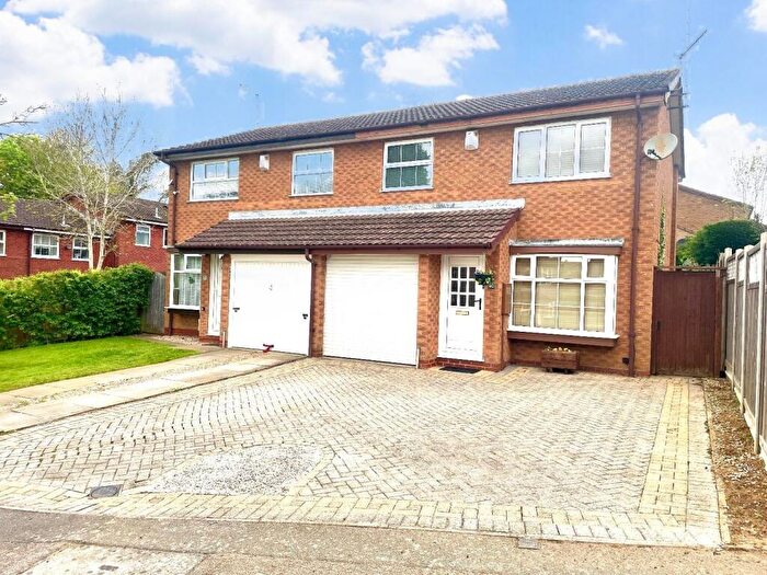 3 Bedroom Semi Detached House For Sale In Shard Close, East Hunsbury, Northampton, NN4