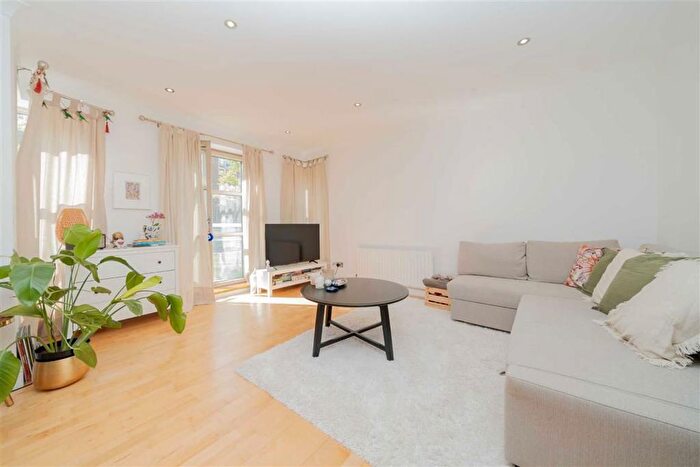 2 Bedroom Flat For Sale In King Henry's Reach, London, W6