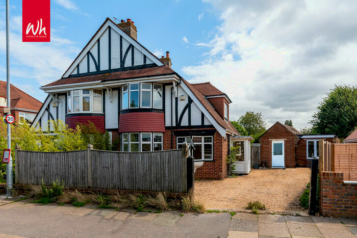 4 Bedroom Semi-Detached House To Rent In Holmes Avenue, Hove, BN3