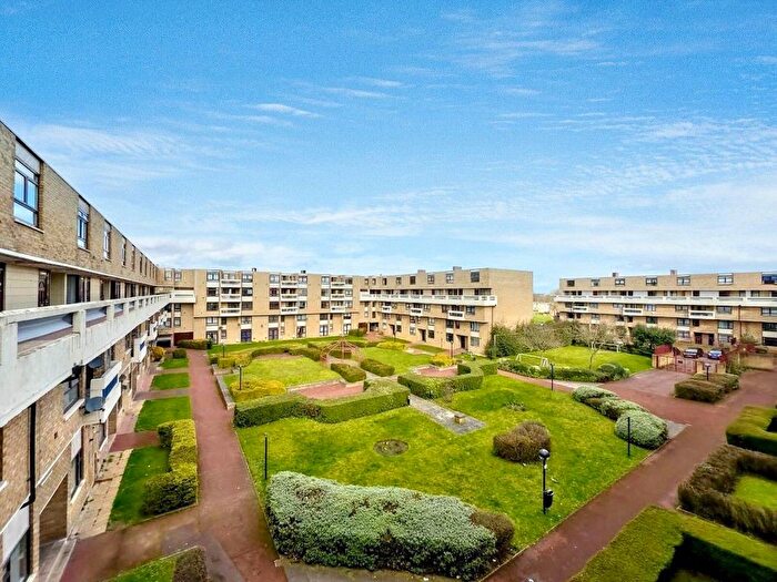 2 Bedroom Flat For Sale In Collingwood Court, Washington, NE37