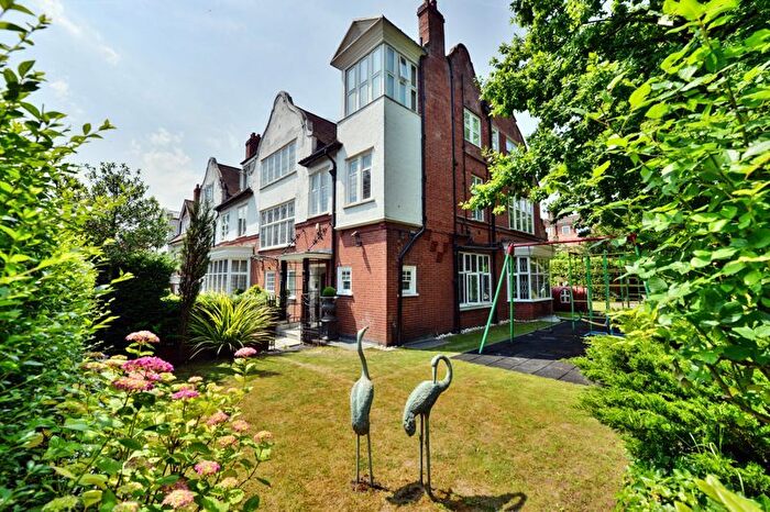 2 Bedroom Flat To Rent In Heath Drive, Hampstad, London, NW3
