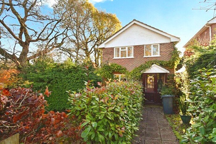 3 Bedroom Detached House For Sale In Hunters Crescent, Romsey, Hampshire, SO51