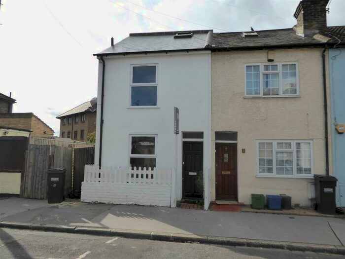 3 Bedroom Link Detached House To Rent In Cornwall Road, Croydon, CR0