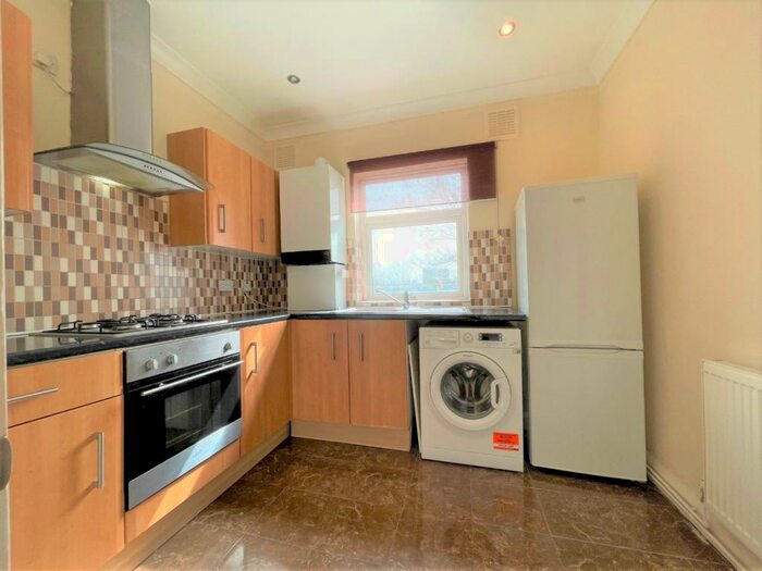 2 Bedroom Flat To Rent In Philipot Path, London, Greater London, SE9