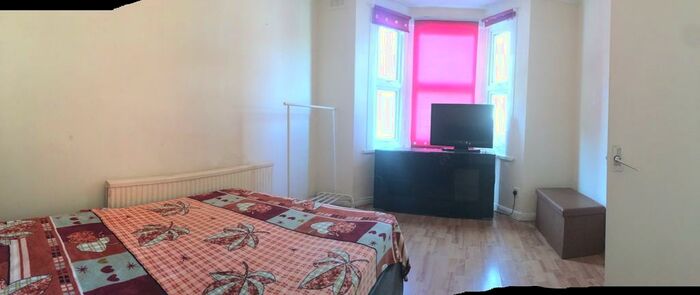 1 Bedroom Flat To Rent In Leonard Street Docklands London, E16