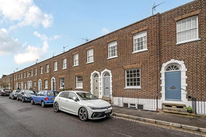 2 Bedroom Terraced House For Sale In Grove Road, Windsor, SL4