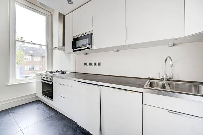 2 Bedroom Flat To Rent In Warwick Avenue, Little Venice, London, W9