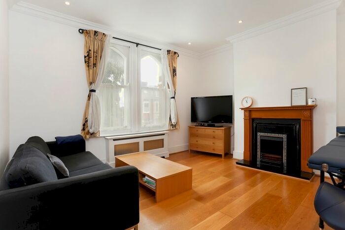 2 Bedroom Flat To Rent In Verona Court, London, W4