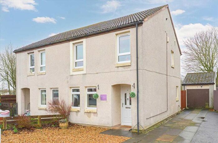 3 Bedroom Semi-detached Villa For Sale In South Acres, Cairneyhill, KY12