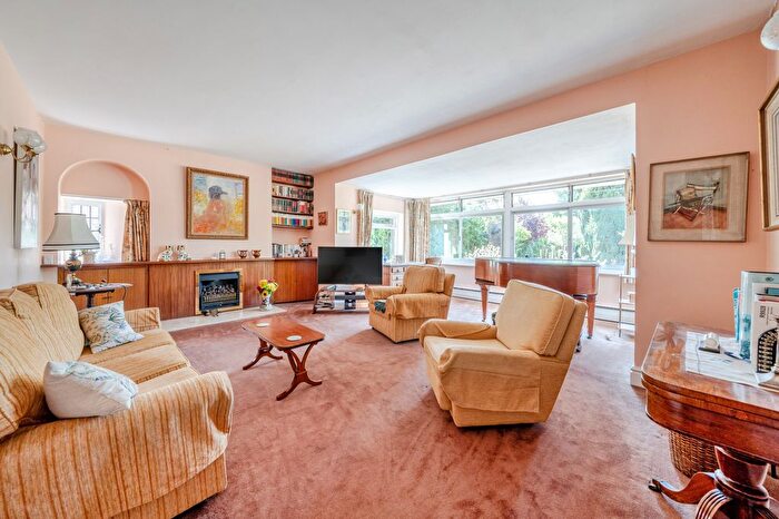 4 Bedroom Detached House For Sale In Oval Way, Gerrards Cross, SL9
