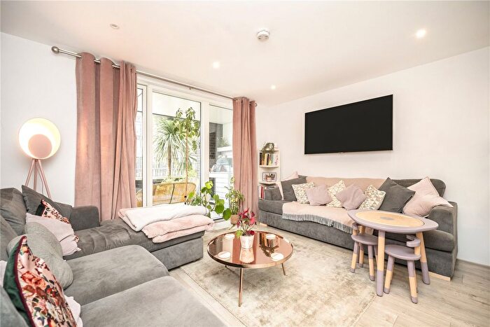 3 Bedroom Flat For Sale In Windsor House, Peloton Avenue, London, E20