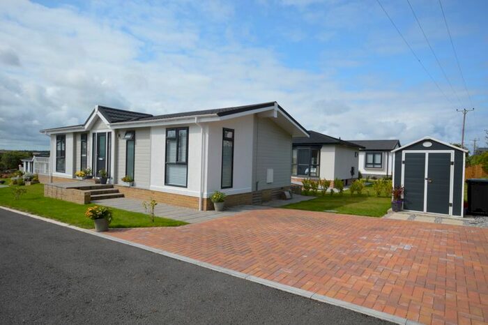 2 Bedroom Detached Bungalow For Sale In Palm Way, Fern Hill Park, Trebarber, TR8