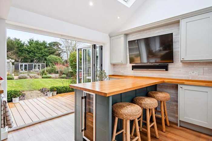 3 Bedroom End Of Terrace House For Sale In Main Road, Naphill, HP14
