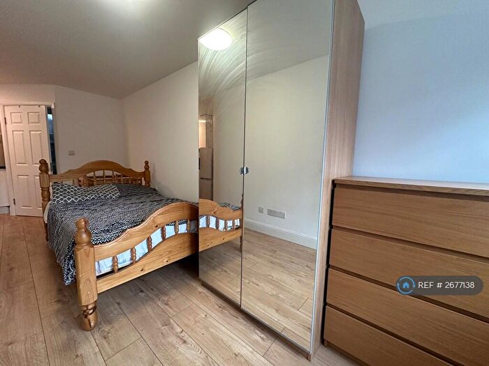 Studio To Rent In Mcgovern, London, NW6