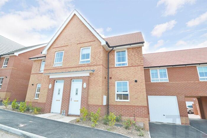 3 Bedroom Semi-Detached House To Rent In East Cowes, Isle Of Wight, PO32