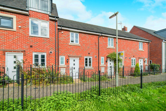 2 Bedroom House To Rent In Sinclair Drive, Basingstoke, RG21