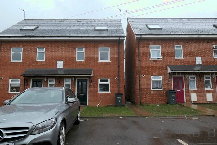4 Bedroom Semi-Detached House To Rent In Crown Green Court, Gloucester GL1