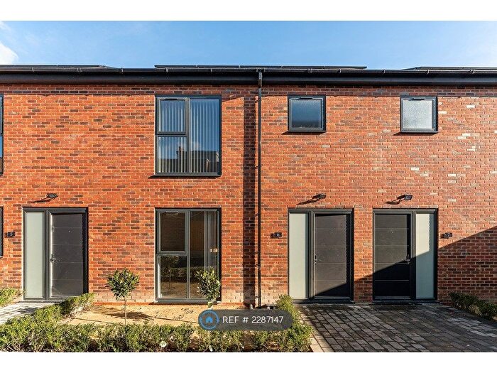 2 Bedroom Terraced House To Rent In High Street, London, E11