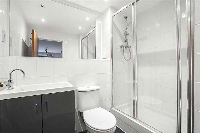 2 Bedroom Apartment To Rent In Spa Road, London, SE16