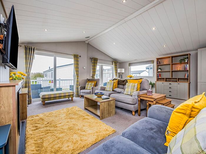 2 Bedroom Flat To Rent In North Mundham, PO20