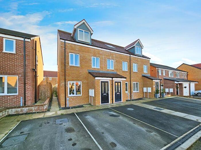 3 Bedroom Town House To Rent In Cypress Point Grove, Dinnington, NE13