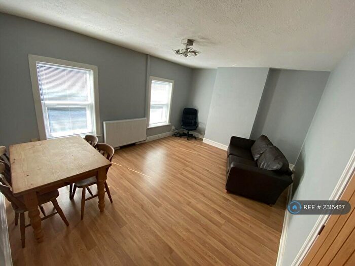 1 Bedroom Flat To Rent In Hitchin Road, Luton, LU2