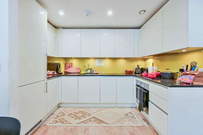3 Bedroom Flat To Rent In Major Draper Street, Woolwich, London, SE18