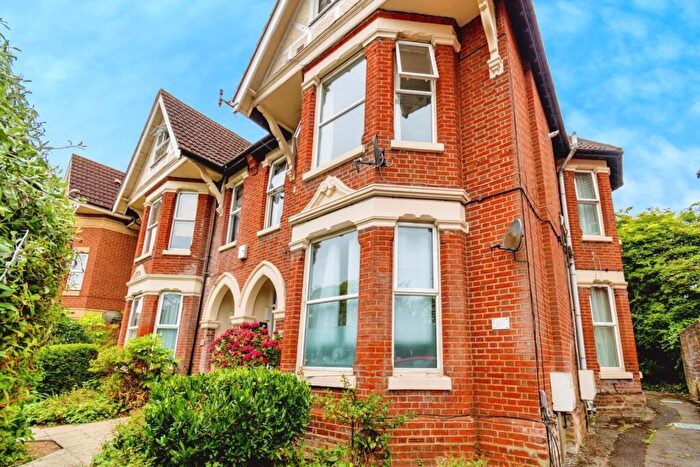 Flat For Sale In Hill Lane, Southampton, Hampshire, SO15