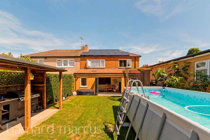 4 Bedroom Property To Rent In Lloyd Avenue, Coulsdon CR5