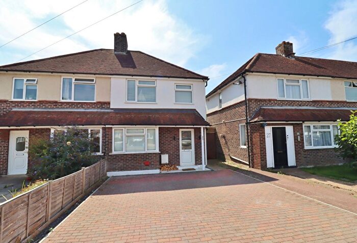 3 Bedroom Semi-Detached House For Sale In Cliffe Avenue, Hamble, SO31