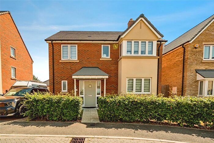 4 Bedroom Semi-Detached House To Rent In Boundary Drive, Wexham, Slough, SL2