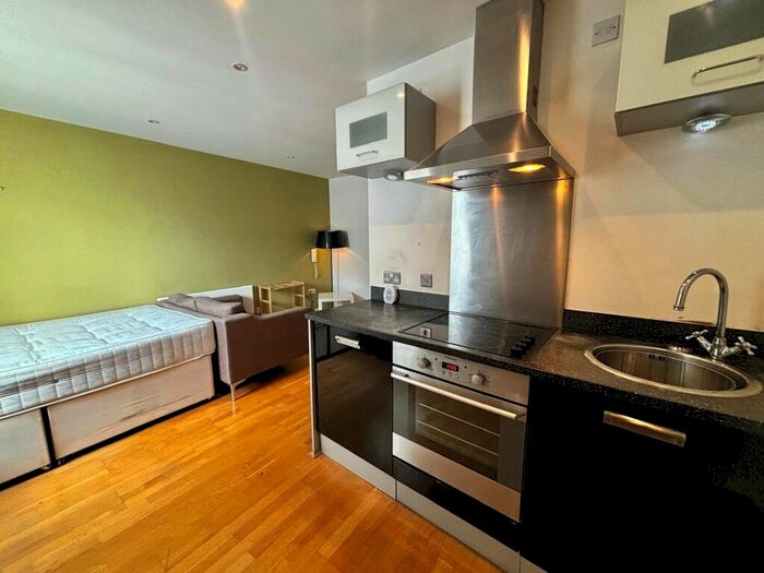 Flat To Rent In Gateway East, Marsh Lane, Leeds, West Yorkshire, LS9